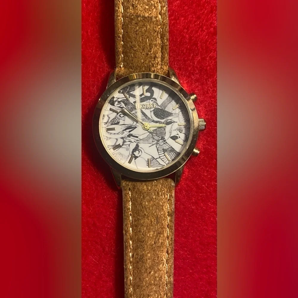 Decree Watch Tan Cork Patterned Band Gold Trim Bird Design On Face Vintage